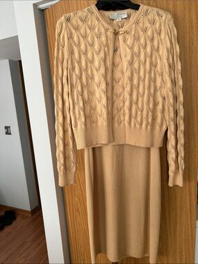 St. John Collection Cream Midi Dress with Black Trim dress size 10 sweater small